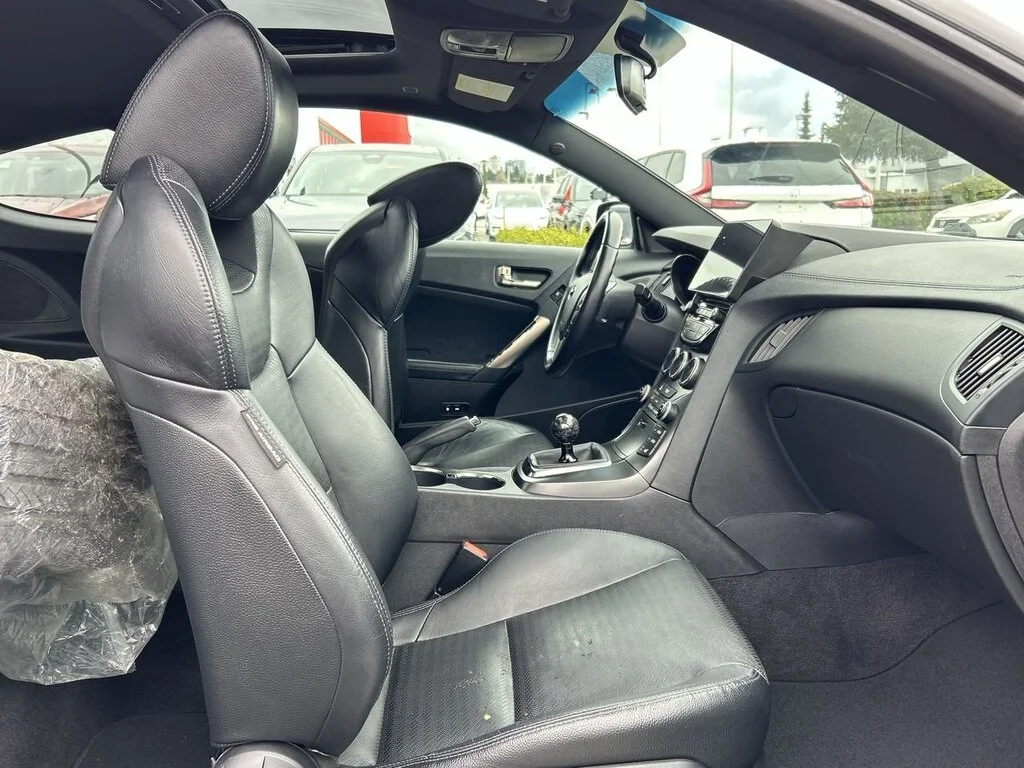 Used 2014  Hyundai 2.0T Premium 6sp Dilawri Certified   Local BC   Re image 33