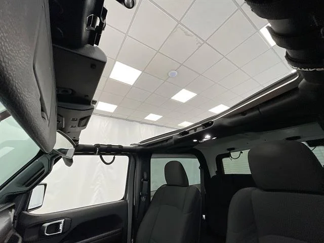 Used 2021 GRAY Jeep Sport image 19