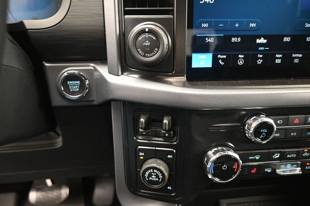 New 2026 Agate Black Metallic Ford XLT image 18