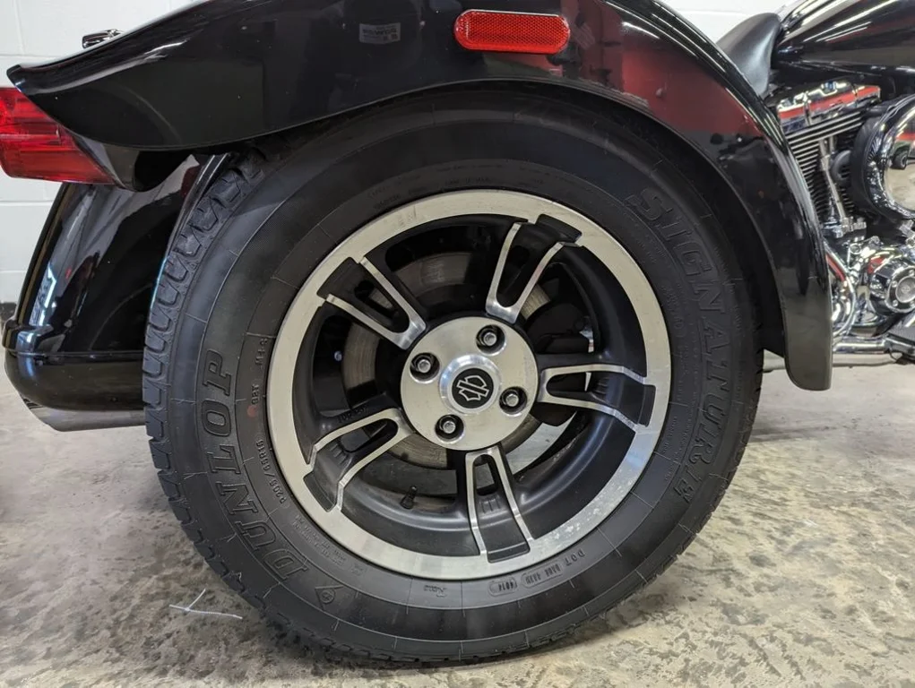 Used 2015 BLACK Harley-Davidson®  image 6