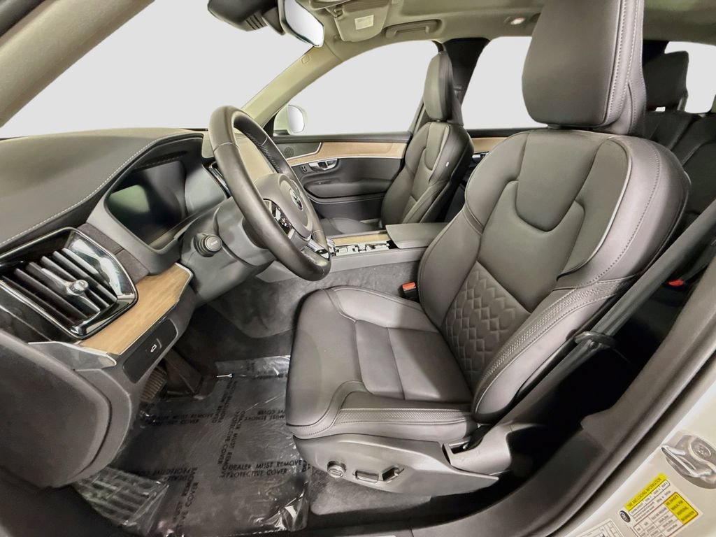 Used 2025 White Volvo Plus image 21
