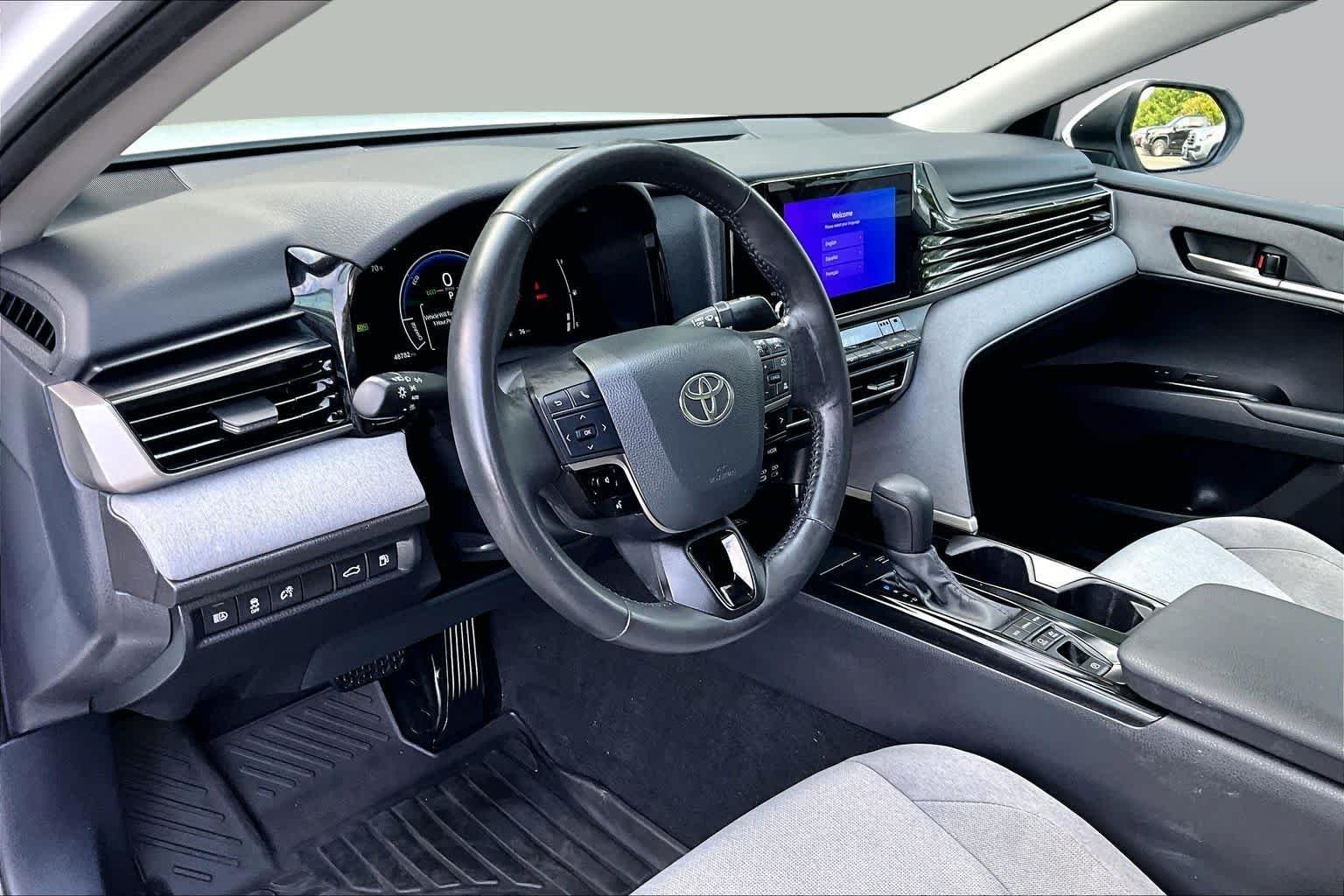 Used 2025 Ice Cap Toyota LE image 16
