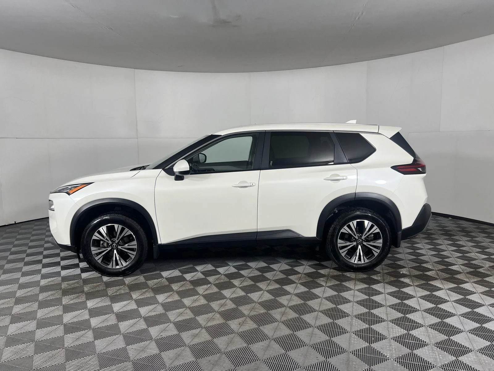 Used 2023 Pearl White Tricoat Nissan SV image 4