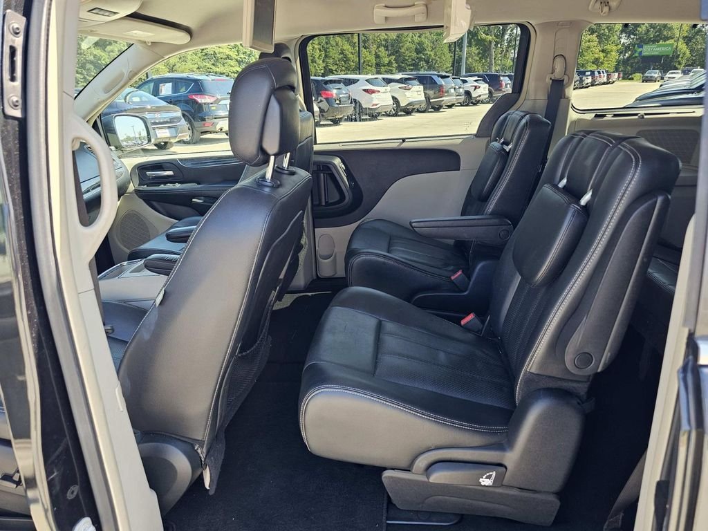 Used 2015 Black Chrysler Touring-L image 34