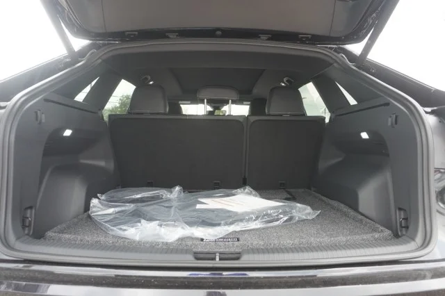 New 2026 Deep Black Pearl Volkswagen 2.0T SE W/TECHNOLOGY image 9