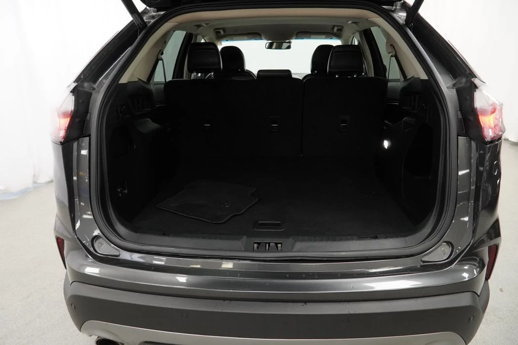 Used 2019 Gray Ford SEL image 25