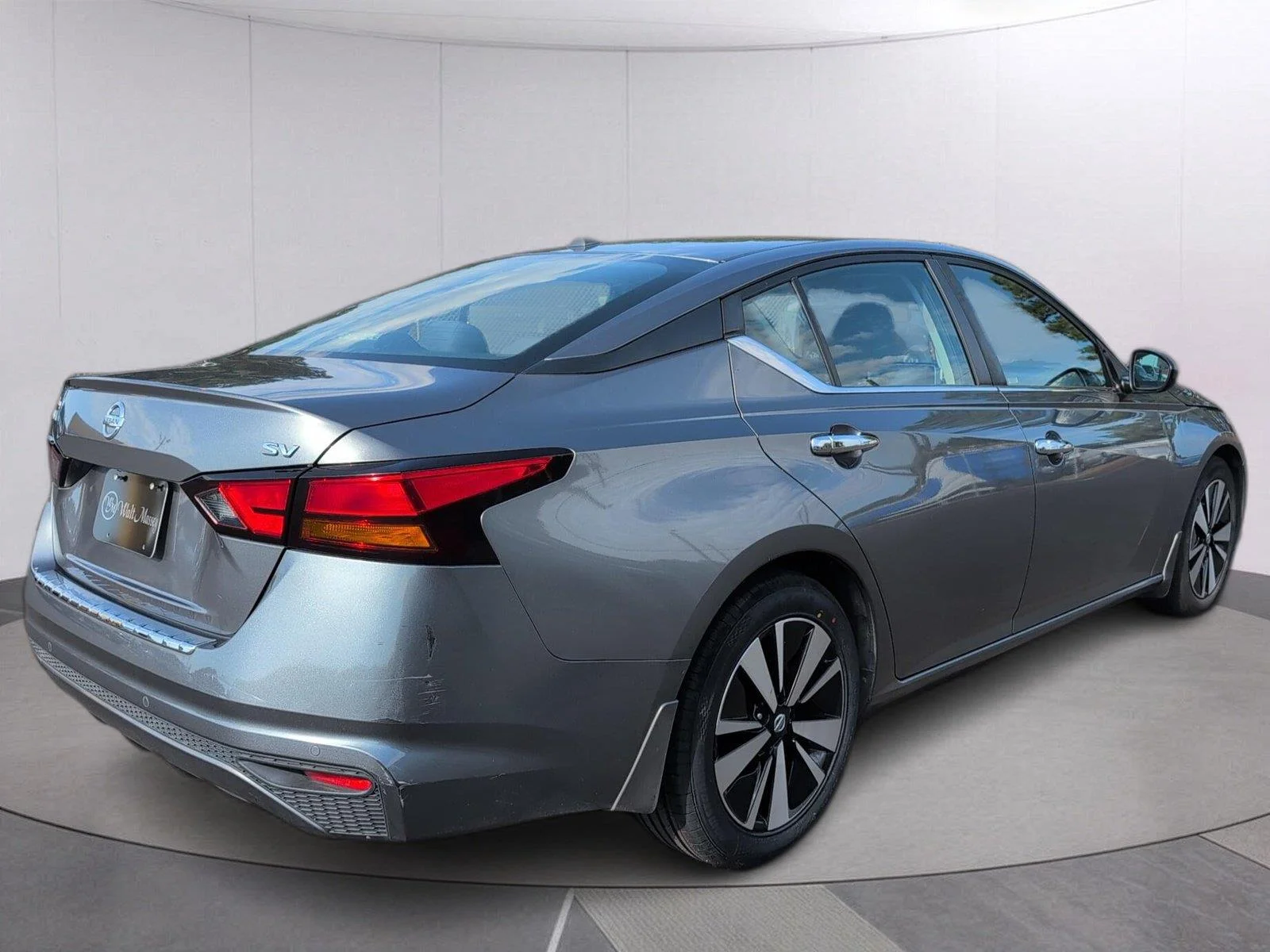 Used 2022 Gun Metallic Nissan 2.5 SV image 7