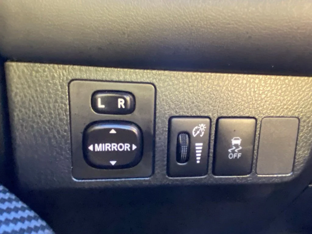 Used 2014 Gray Toyota XLE image 23