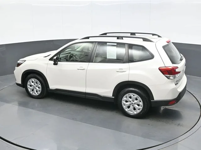 Used 2020 White Subaru Base image 11
