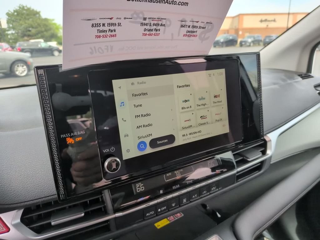 2025 Toyota Sienna LE - Photo 24