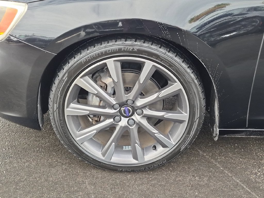 Used 2015 Black / Stone Volvo T6 image 30