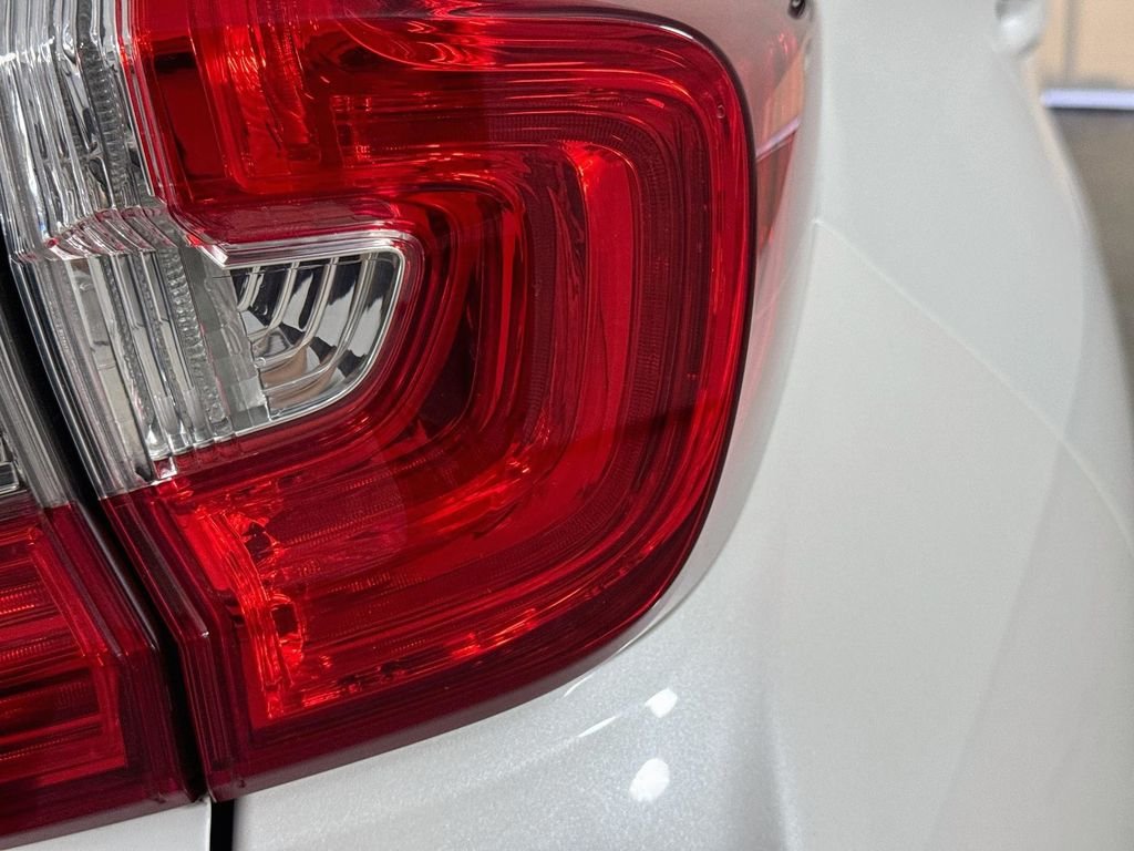 Used 2019 White Honda EX-L image 34