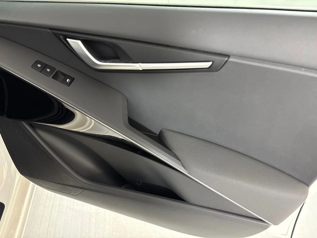 New 2026 Snow White Pearl Kia WIND image 15