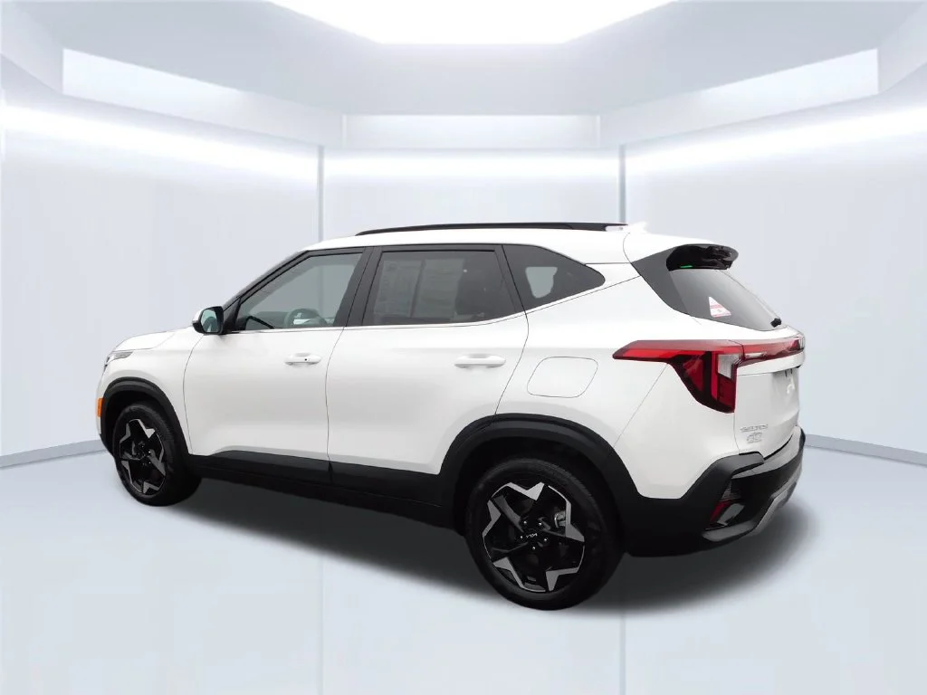 Used 2024 White Kia EX image 5