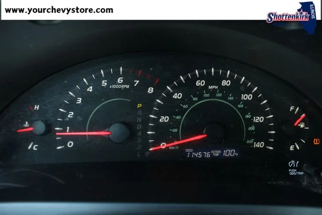 Used 2009 Silver Toyota LE image 24