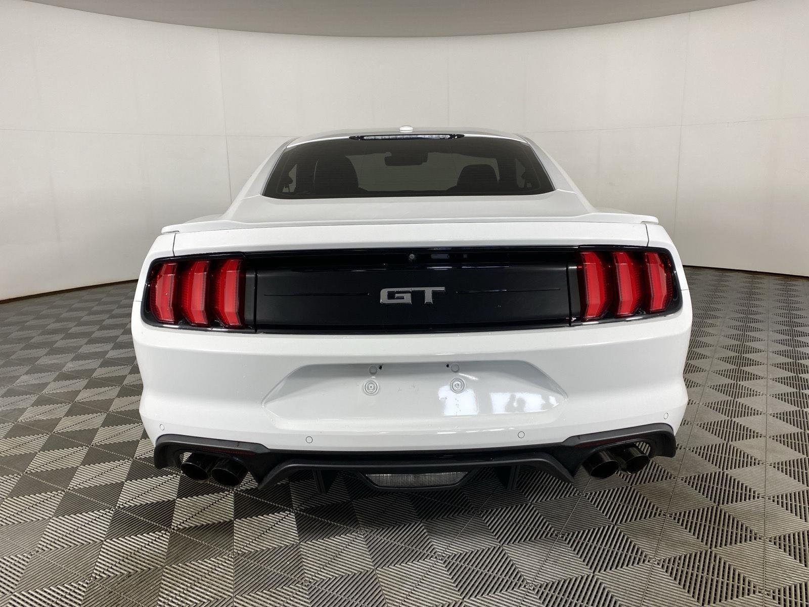 Used 2018 Oxford White Ford GT Premium image 6