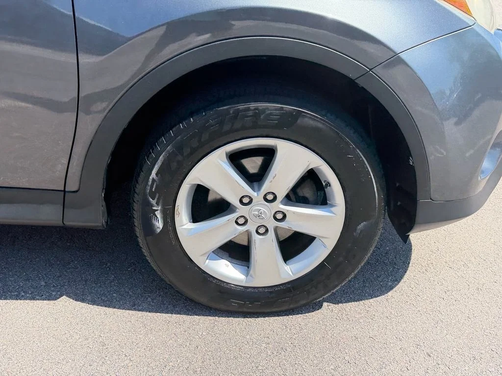 Used 2013 Gray Toyota XLE image 9