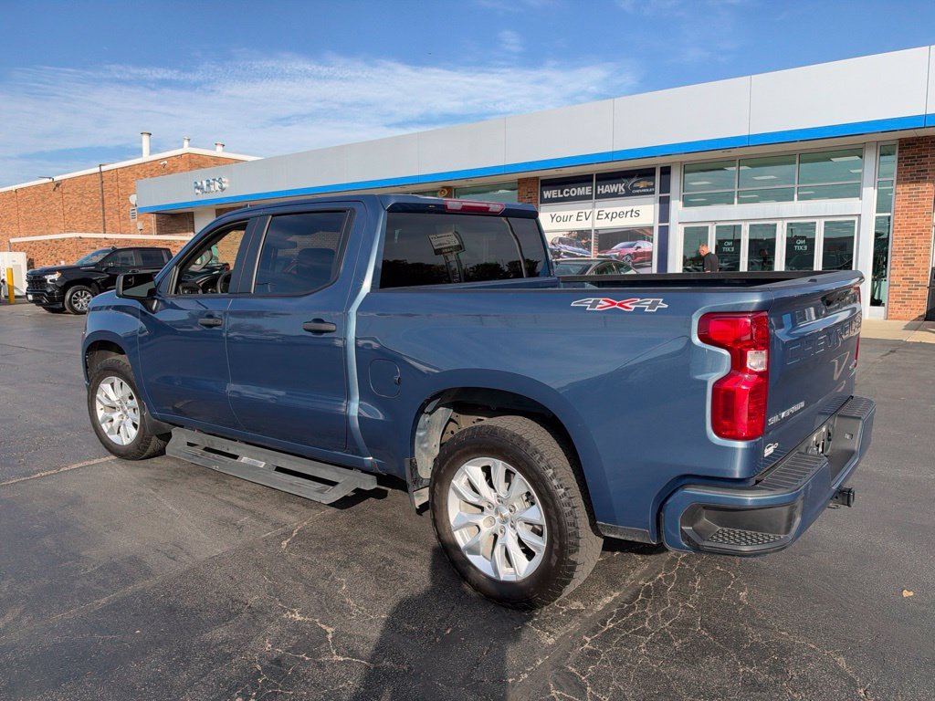 Used 2024 Blue Chevrolet Custom image 3