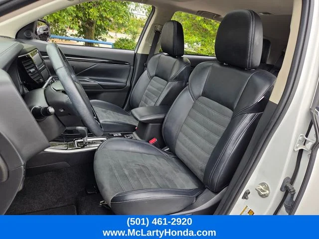 Used 2020 White Mitsubishi SE image 7