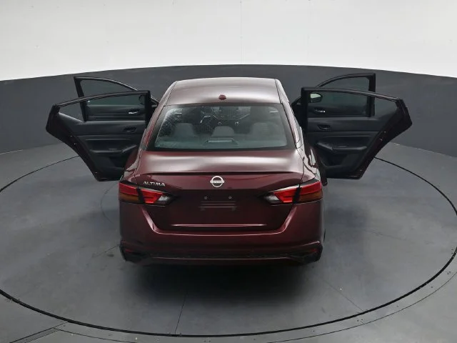 Used 2025 Red Nissan 2.5 SV image 39