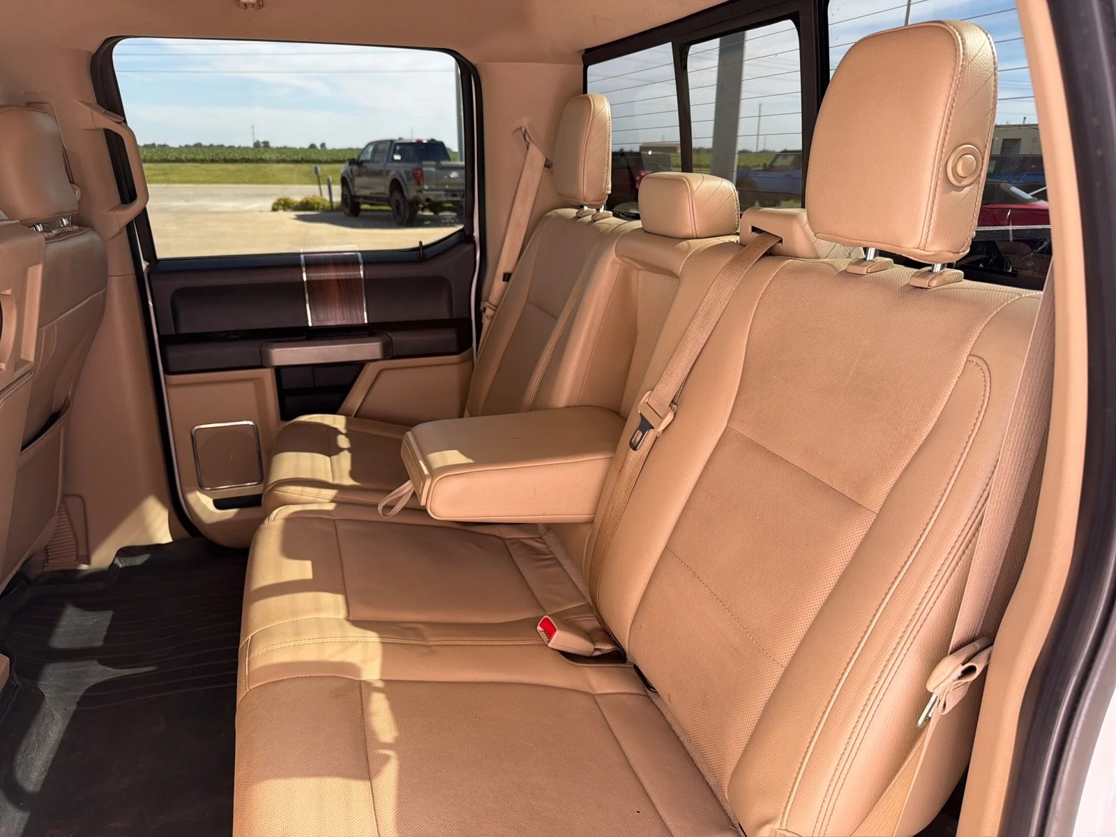 Used 2015 White Platinum Metallic Tri-Coat Ford Lariat image 21