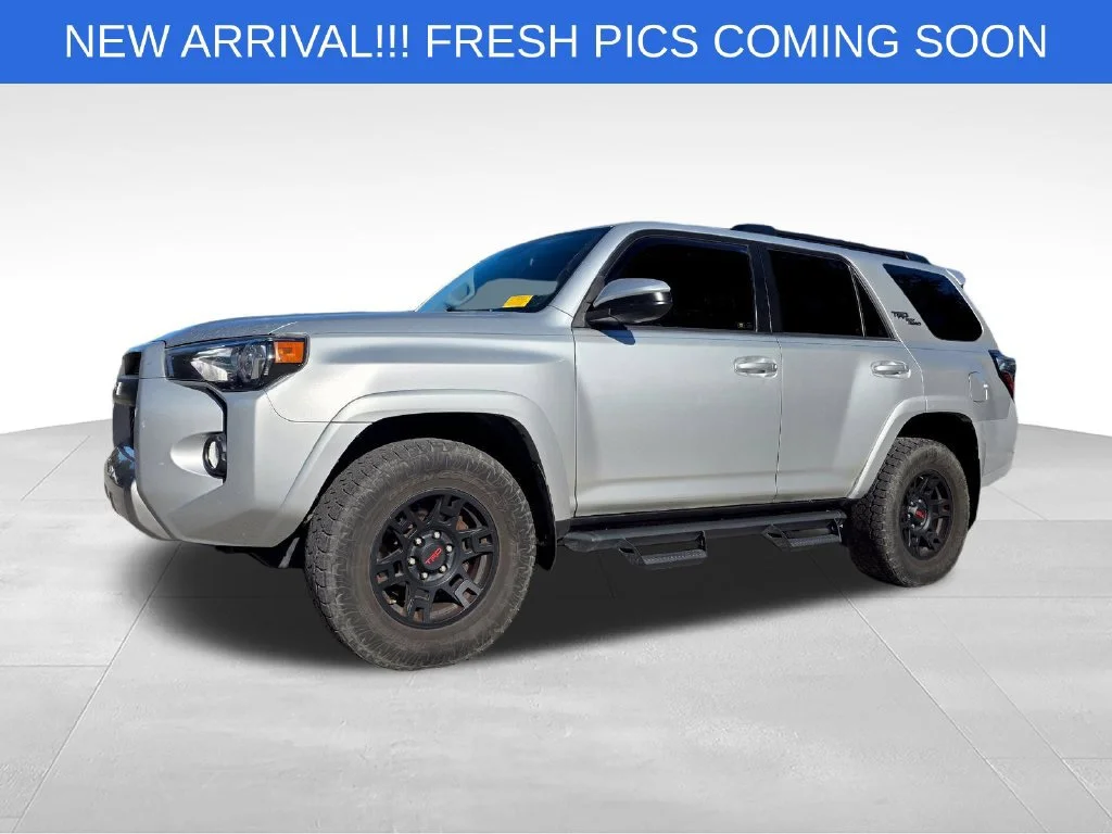 Used 2019  Toyota SR5 image 2