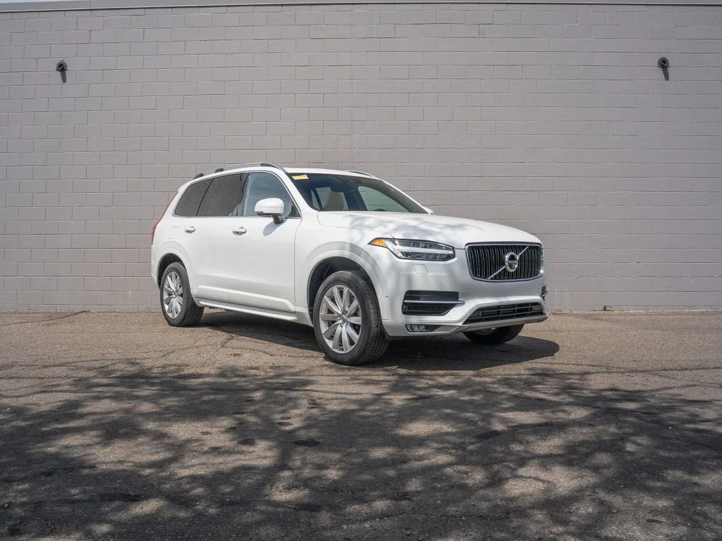 Used 2018 White Volvo T6 Momentum image 9