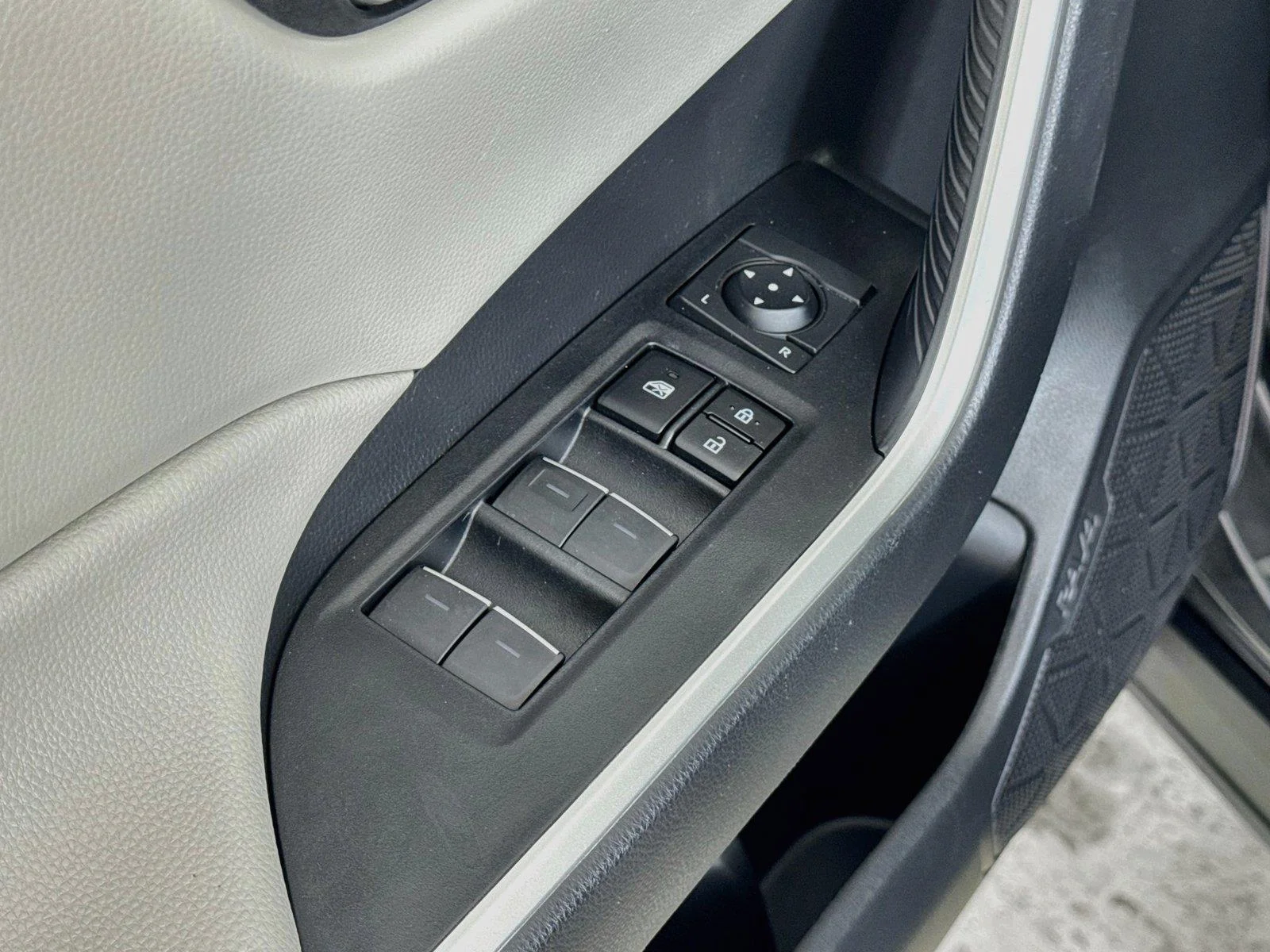 Used 2024 Magnetic Gray Metallic Toyota XLE image 18