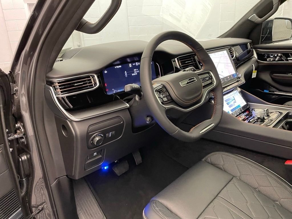 New 2026 Baltic-Gray Metallic Clear-Coat Exterior Paint Jeep Summit Reserve image 23