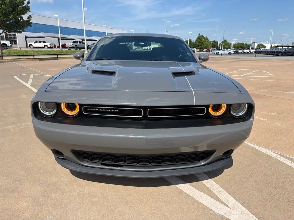 Used 2019 Gray Dodge SXT image 5