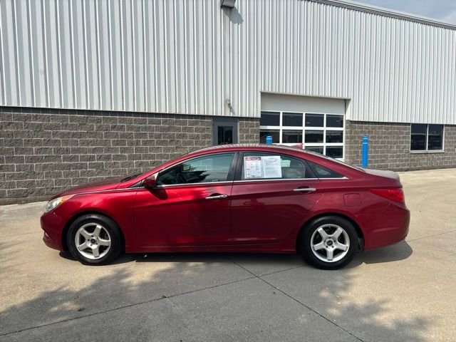 Used 2011 Red Hyundai SE image 9