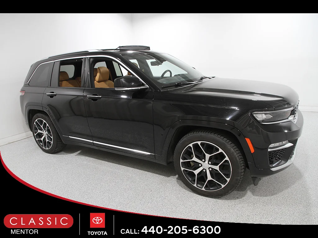 Used 2023 Diamond Black Crystal Pearl Coat Jeep  image 1