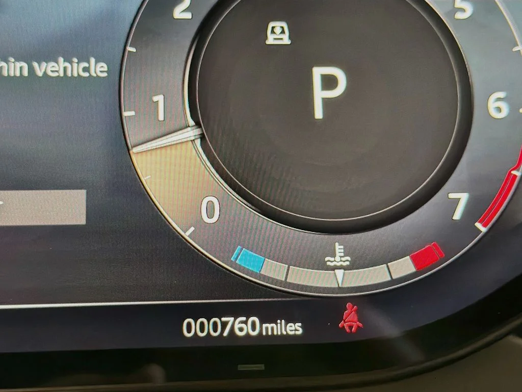 Used 2026  Land Rover SE image 34