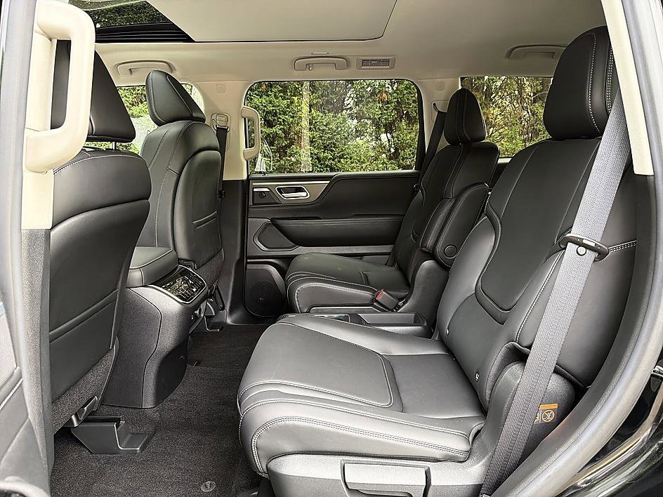 New 2026 Black Obsidian INFINITI PURE image 12