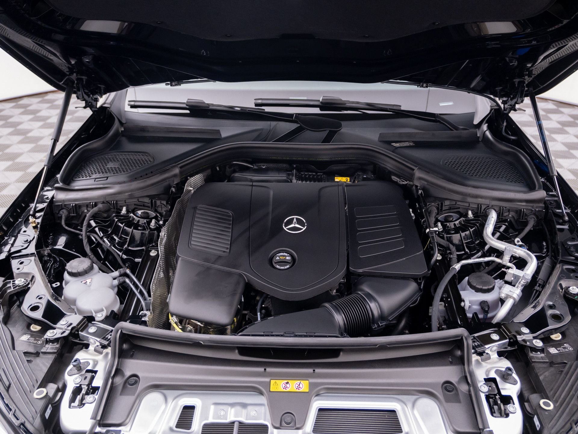 New 2027 Black Mercedes-Benz GLC 300 image 31