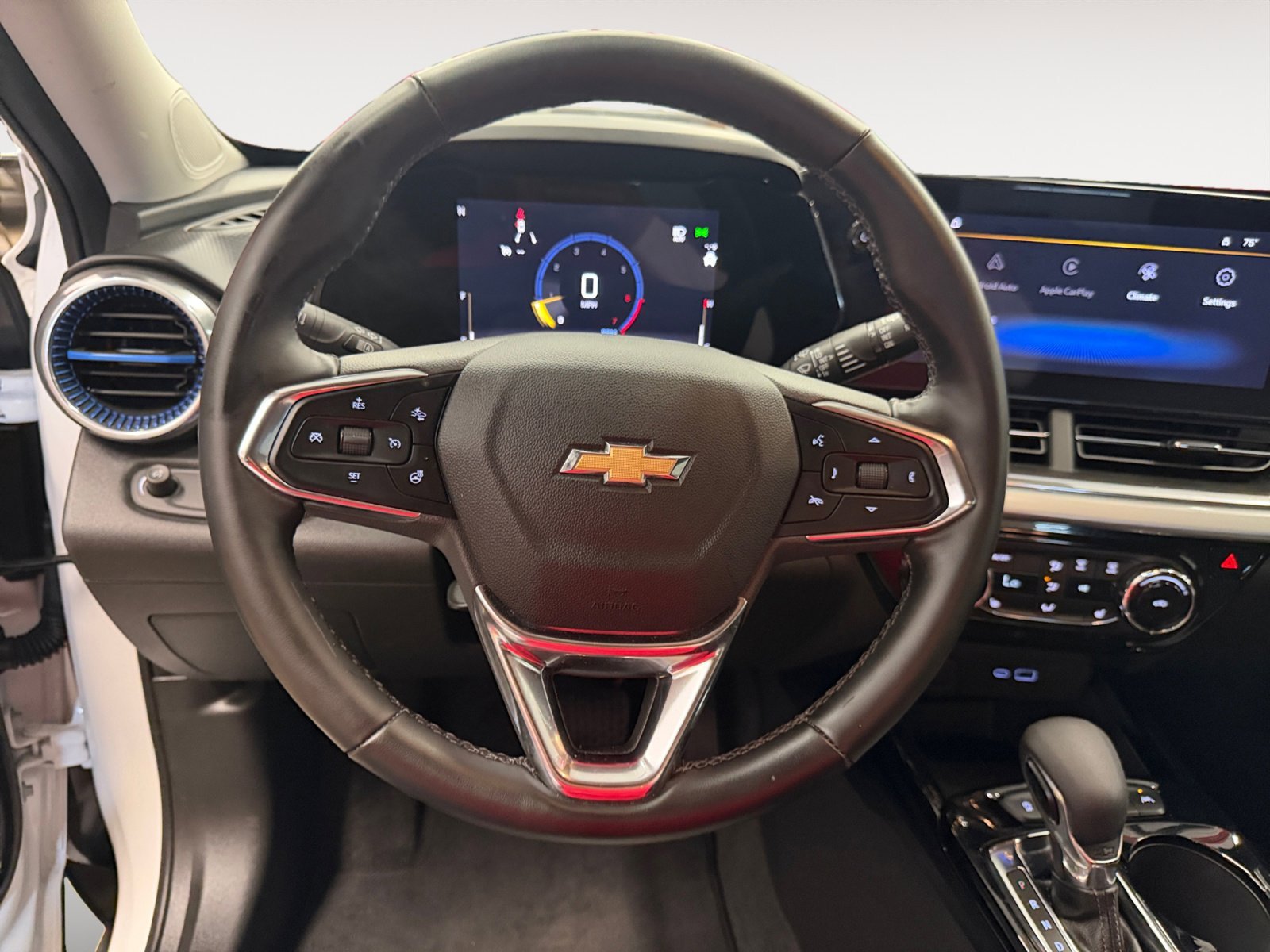 Used 2025 Summit White Chevrolet LT image 13