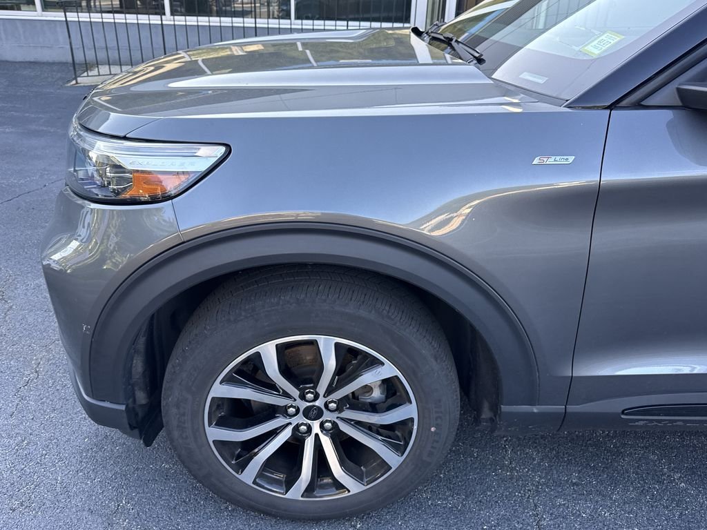 Used 2023 Gray Ford ST-Line image 10