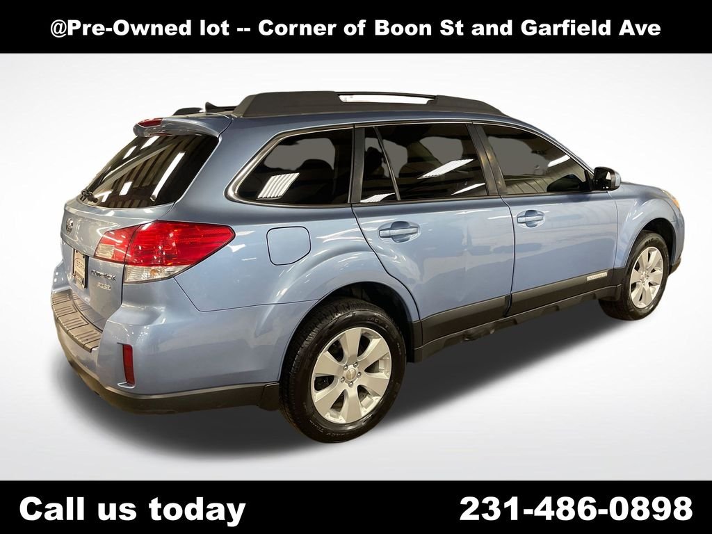 Used 2012  Subaru 2.5i Premium image 5