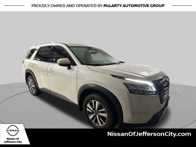 Used 2022 White Nissan SL image 1