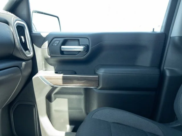 Used 2020 Silver Chevrolet LT image 39