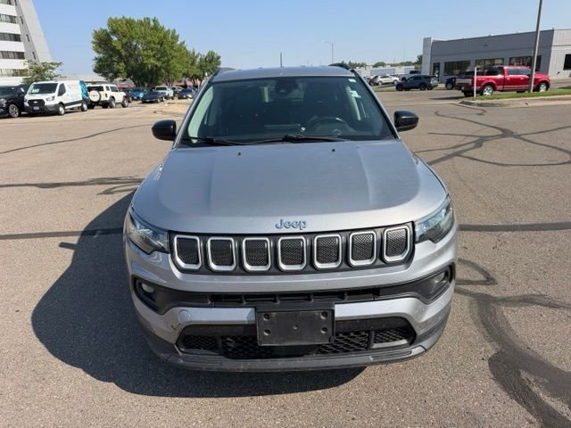 Used 2022 Silver Jeep Latitude Lux image 5