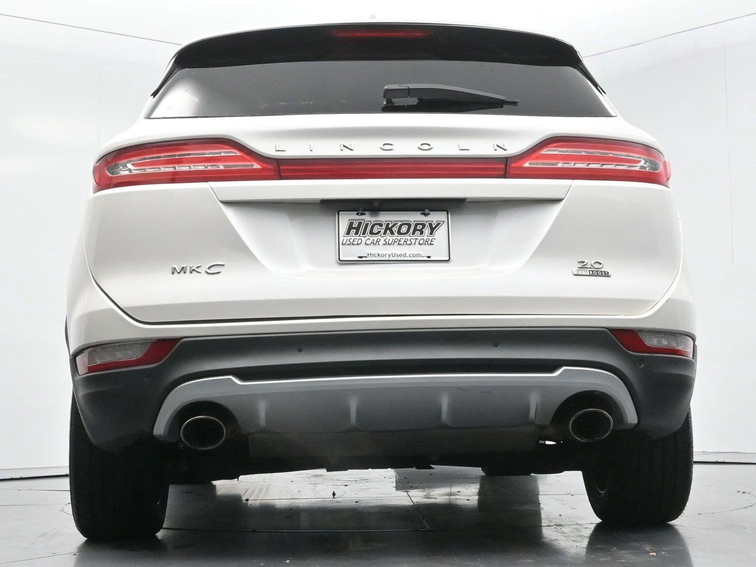 Used 2015 White Platinum Metallic Tri-Coat Lincoln FWD 4dr image 44