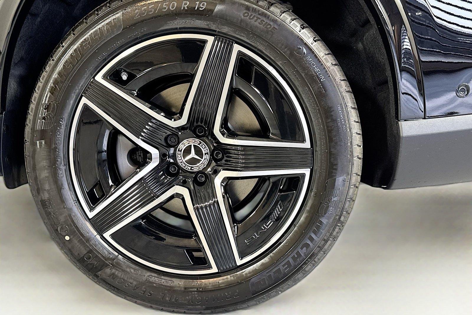 New 2026 Black Mercedes-Benz GLC 300 image 29