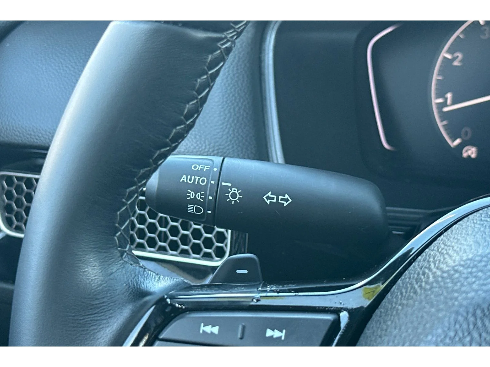 Used 2025 Platinum White Pearl Honda Sport image 35