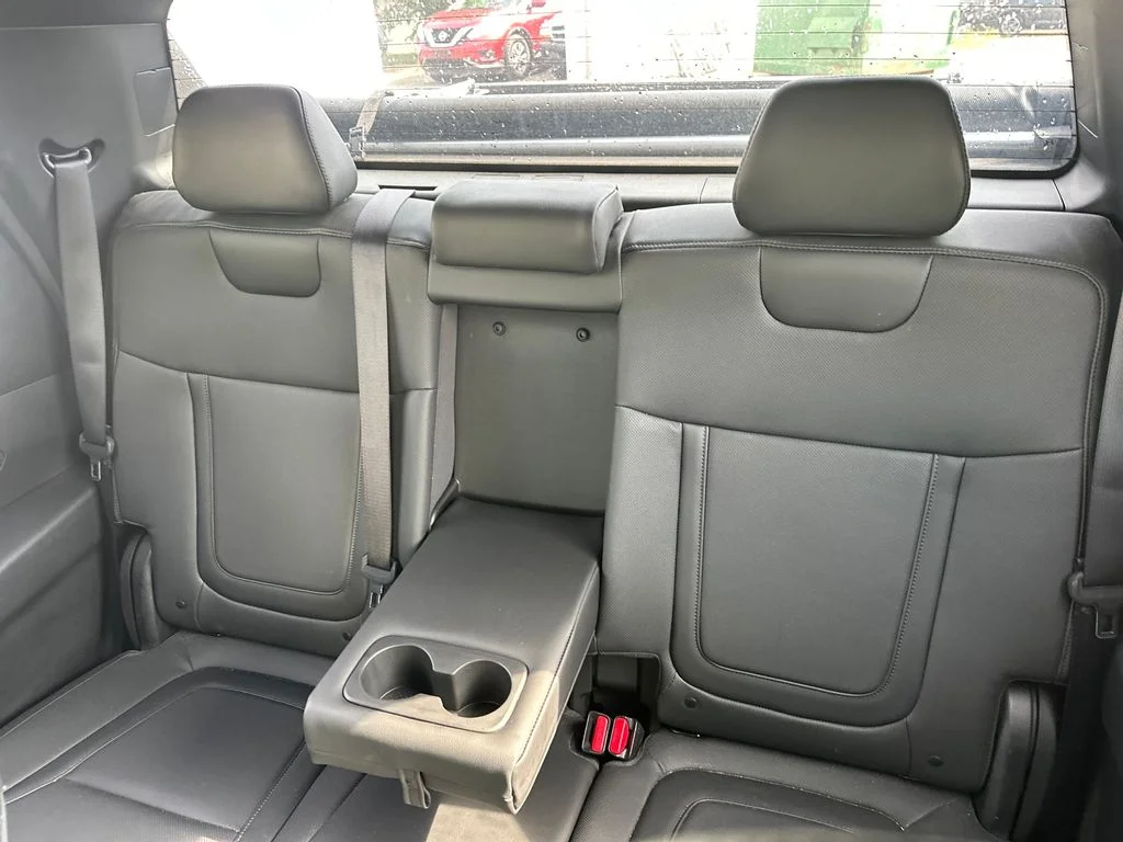 Used 2025 Atlas White Hyundai SEL image 17