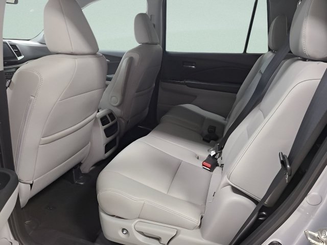 Certified Used 2018 Lunar Silver Metallic Honda EX-L image 17