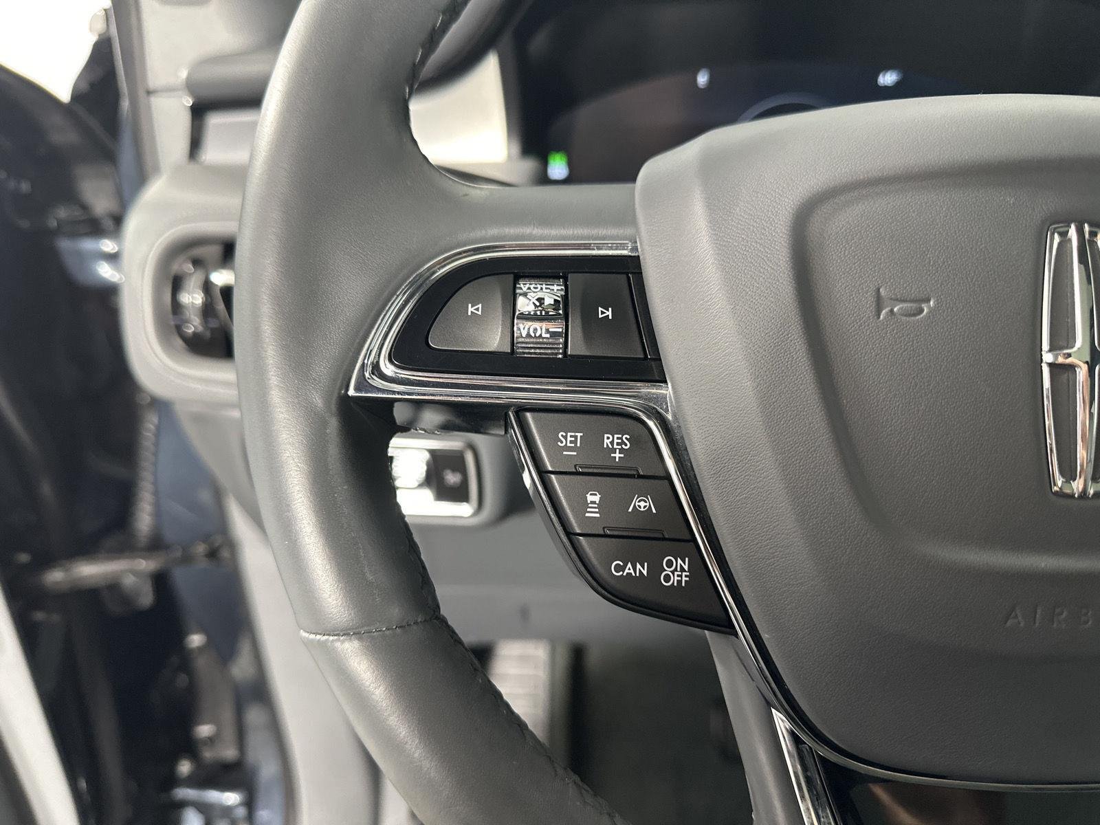 Used 2022 Flight Blue Lincoln Reserve image 12
