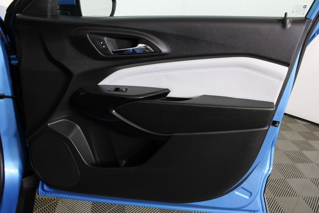 Used 2025 Blue Chevrolet LT image 9