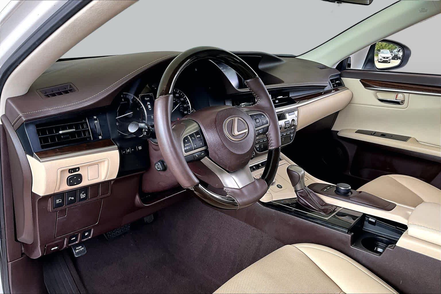 Used 2017 Eminent White Pearl Lexus  image 15