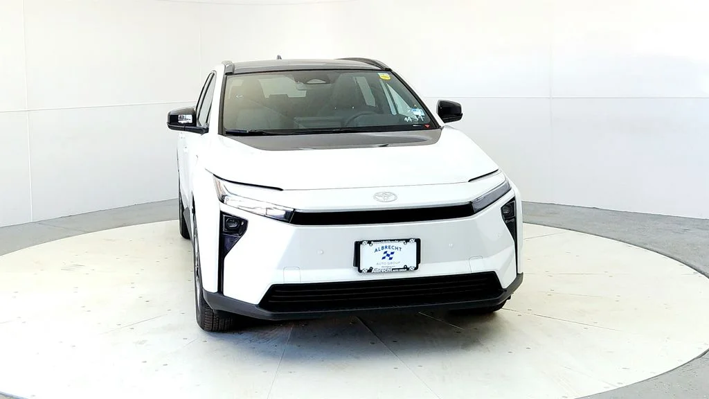 New 2026 Wind Chill Pearl Toyota XLE image 8